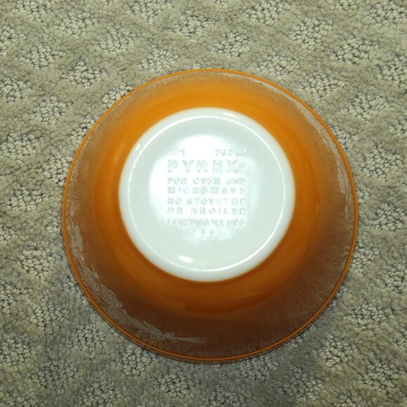 Vintage Pyrex Butterfly Gold Set of 3 Mixing Bowls 401 402 403 - Nesting Design - Picture 13 of 14